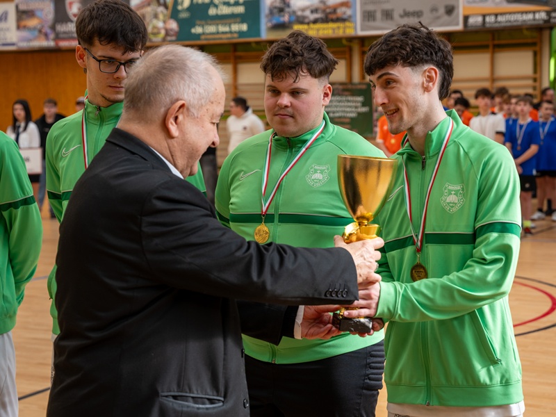 Rákóczi Kupa: arany- és bronzérem a Tekónak <small>(youtube)</small>