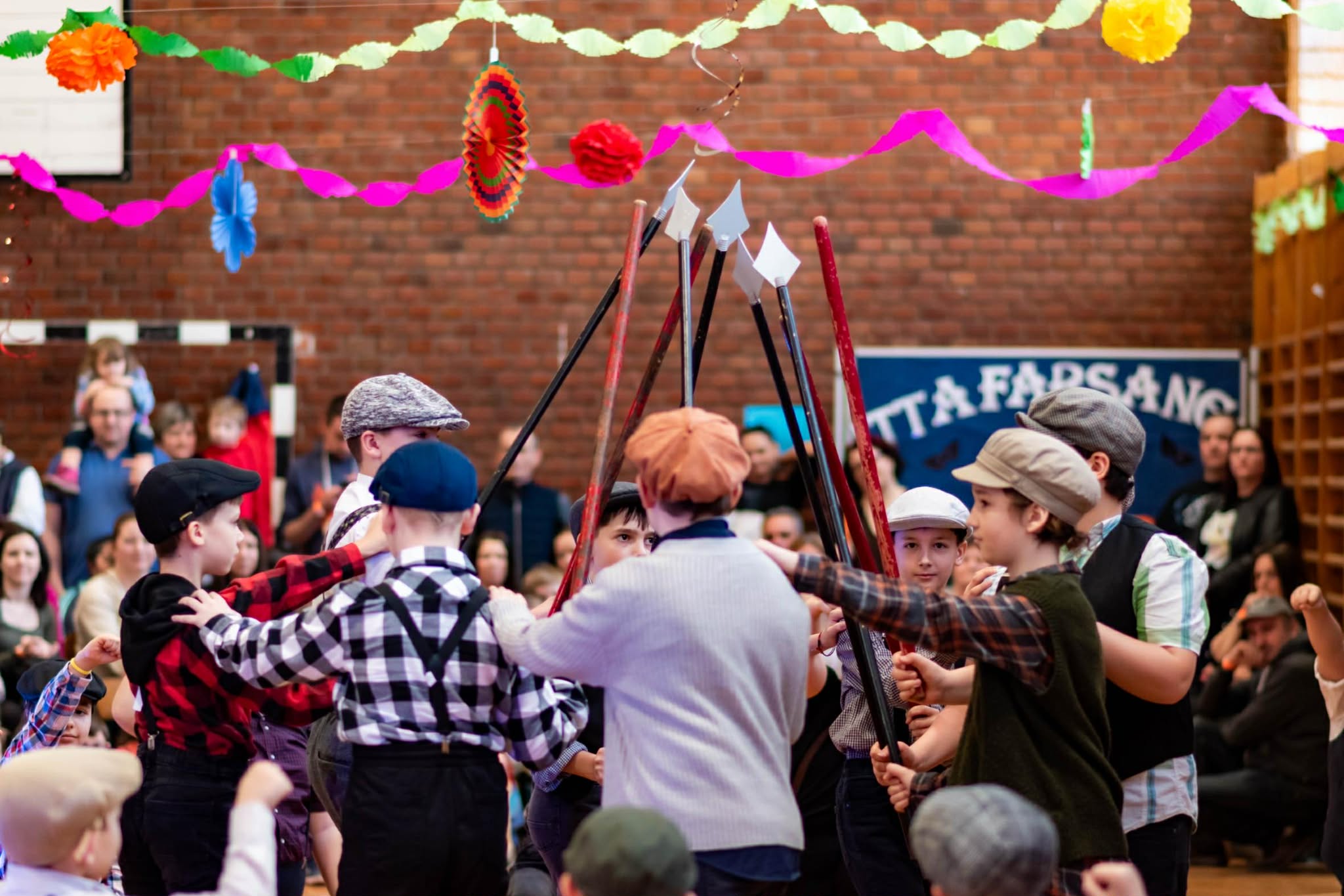 Így mulattak farsangkor a felsővárosis diákok <small>(youtube)</small>