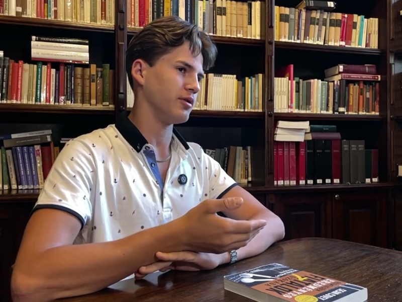 A kiemelkedően eredményes fiatalok 7 szokása <small>(youtube)</small>