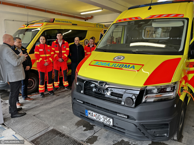 Új mentőautó állt szolgálatba Kiskunhalason <small>(youtube)</small>