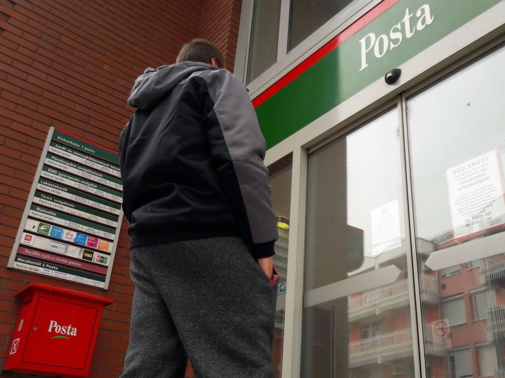 Vírus miatti intézkedések a postákon